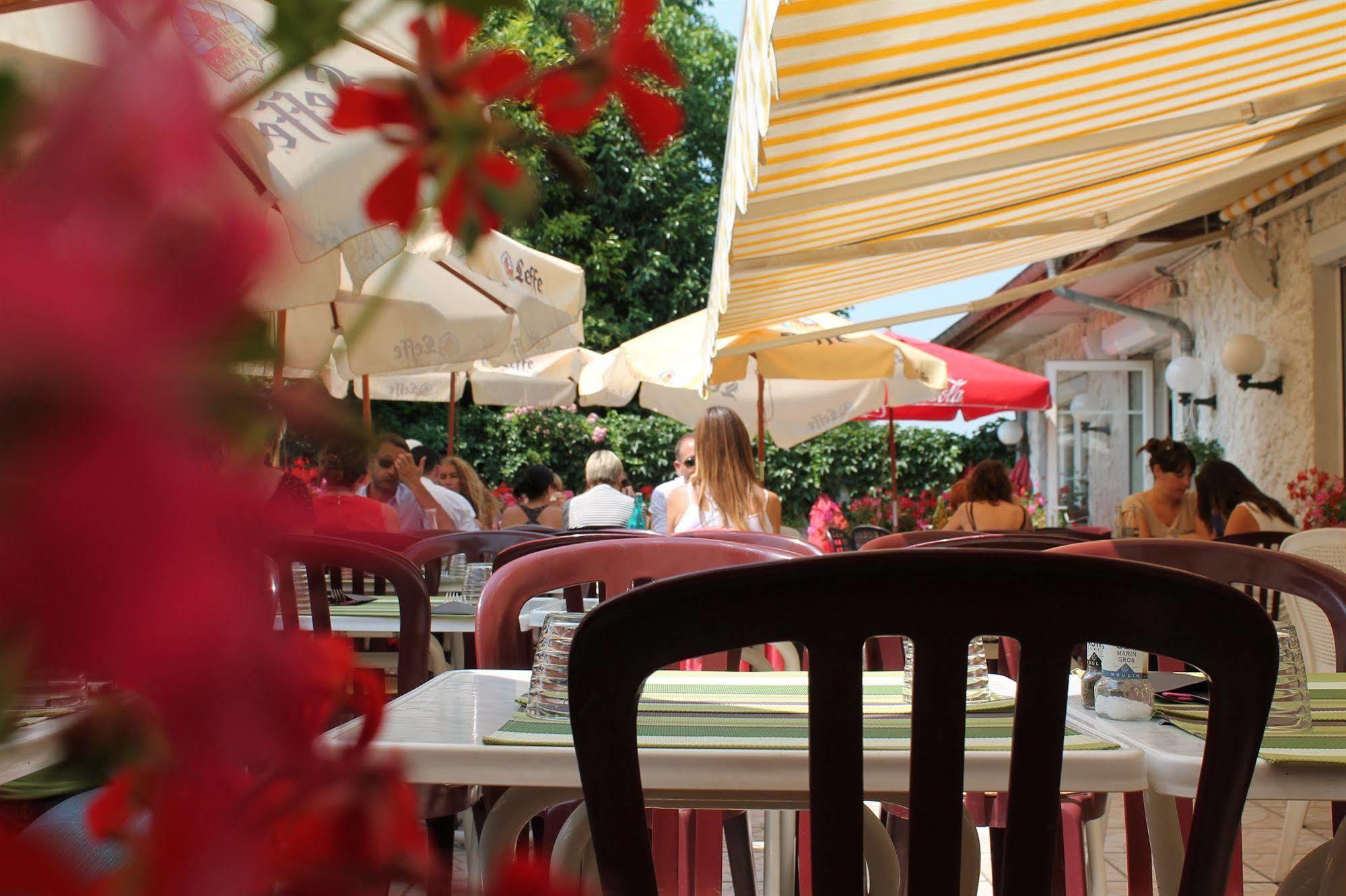 Hotel Restaurant Maison Blanche Рюнжи Экстерьер фото